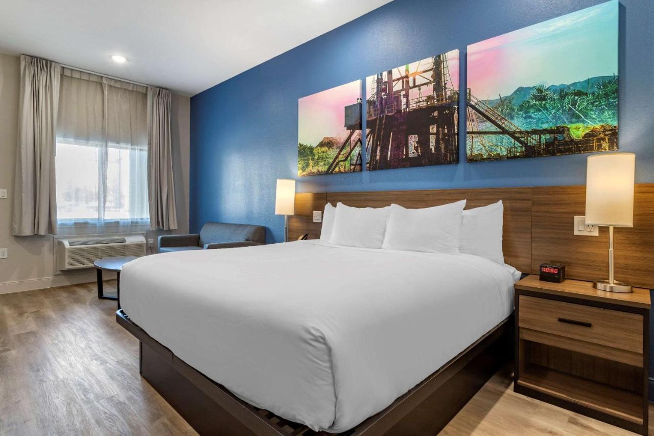 Standard King Room - Non Smoking at Clarion Pointe Port Arthur-Beaumont South