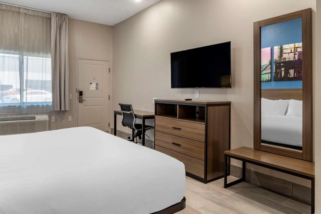 King Room - Accessible/Non Smoking at Clarion Pointe Port Arthur-Beaumont South