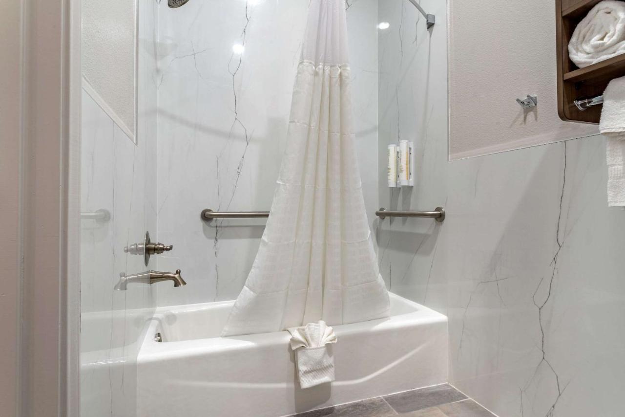 King Room - Accessible/Non Smoking at Clarion Pointe Port Arthur-Beaumont South
