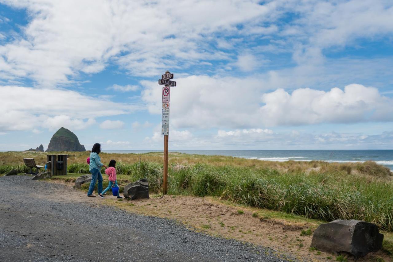 | Inn at Haystack Rock