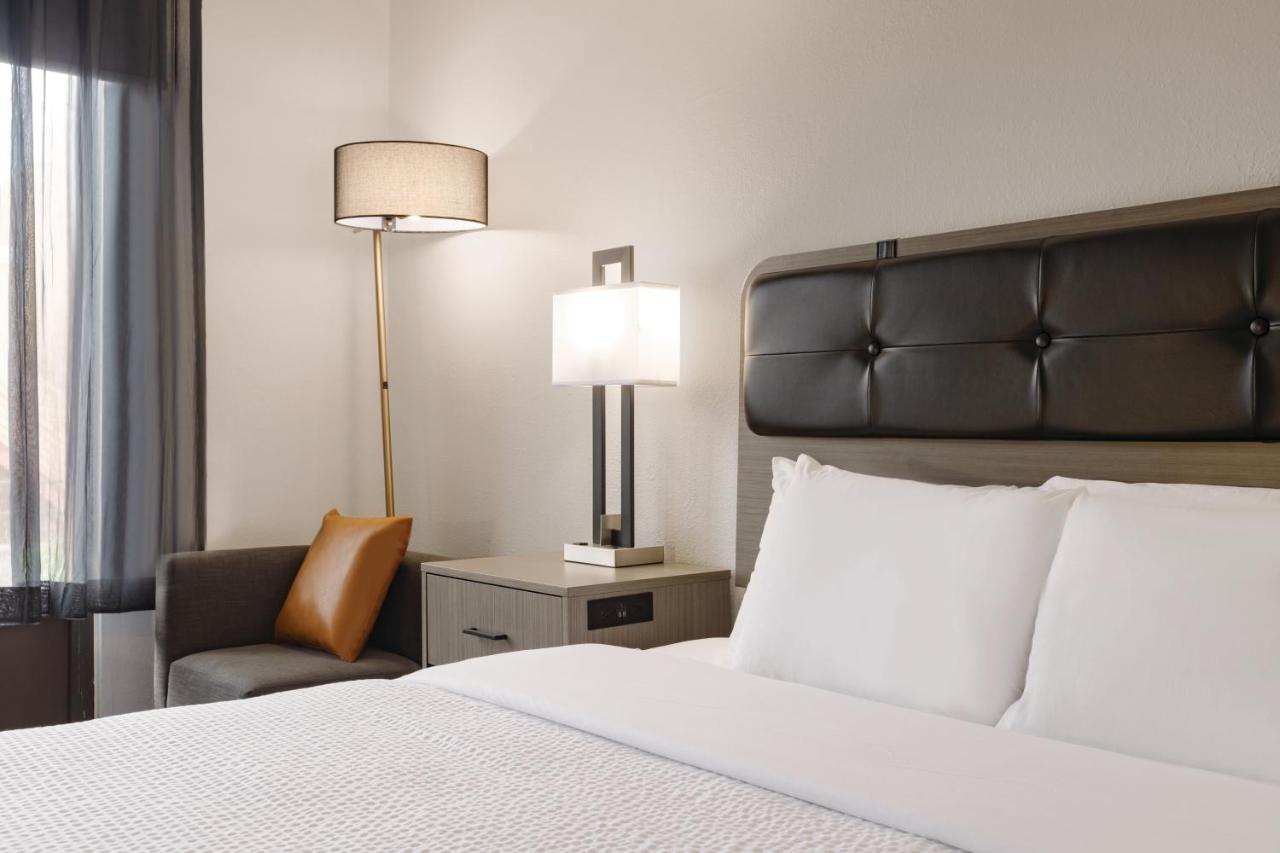 Deluxe 1 King Bed with Sofa Bed, Upper Floor, Non-Smoking at La Quinta Inn & Suites by Wyndham Dothan