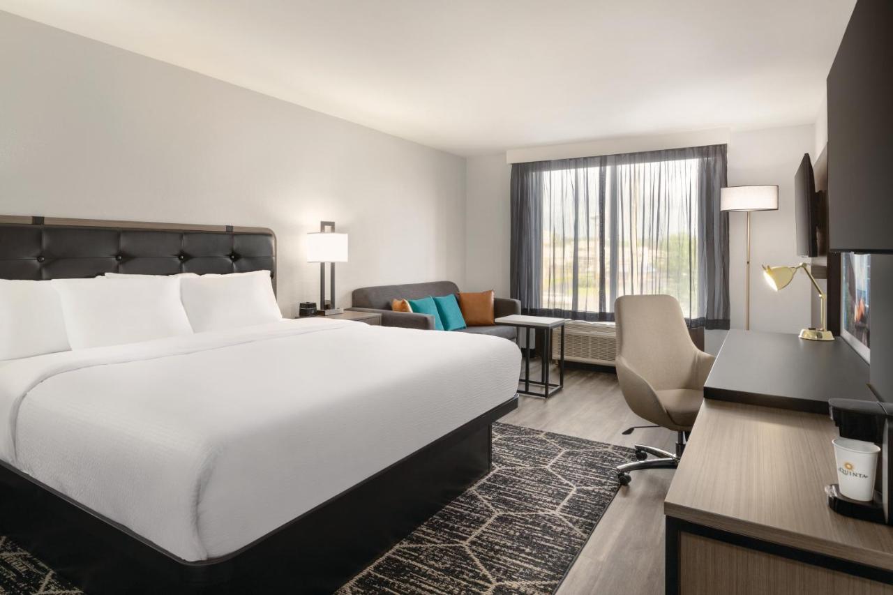 1 King Bed, Deluxe Room, Lower Floor, Non-Smoking at La Quinta Inn & Suites by Wyndham Dothan