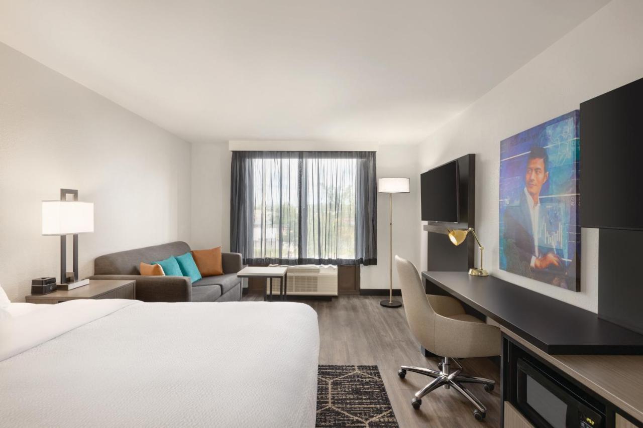 Deluxe 1 King Bed with Sofa Bed, Upper Floor, Non-Smoking at La Quinta Inn & Suites by Wyndham Dothan