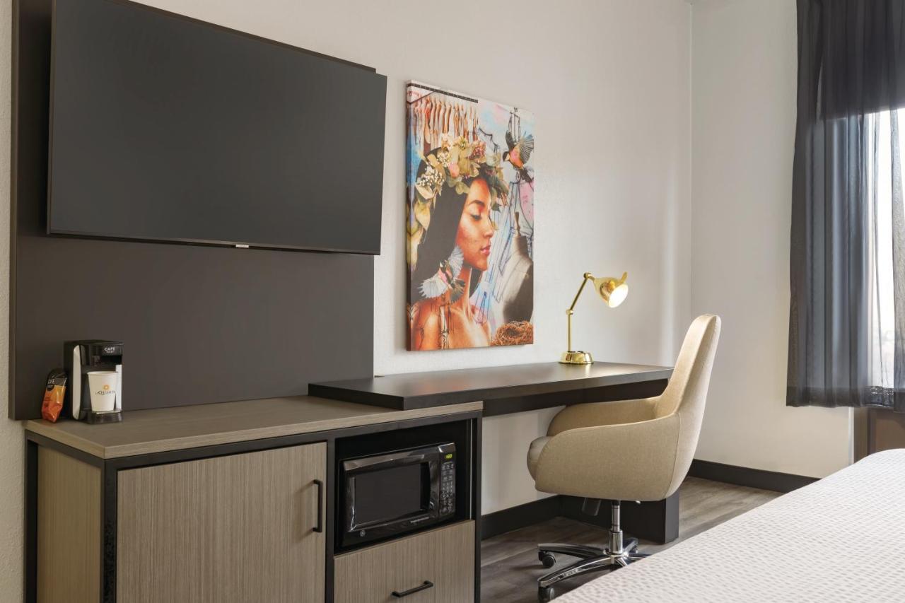 Deluxe King Room at La Quinta Inn & Suites by Wyndham Dothan