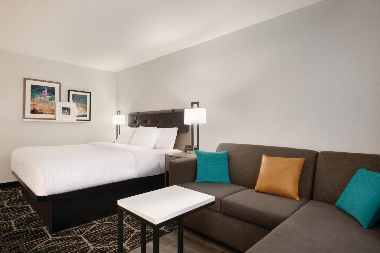 1 King Bed, Deluxe Room, Lower Floor, Non-Smoking at La Quinta Inn & Suites by Wyndham Dothan