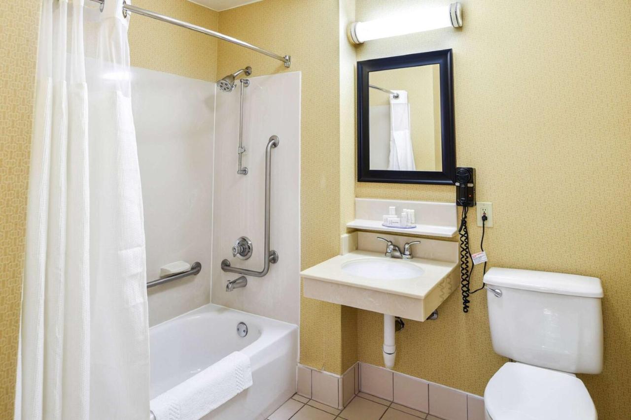 King Room with Mobility Accessible Tub at SureStay Hotel by Best Western Ontario Airport