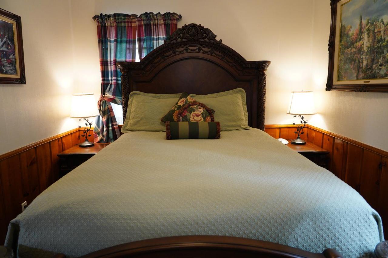 | Hillcrest Lodge