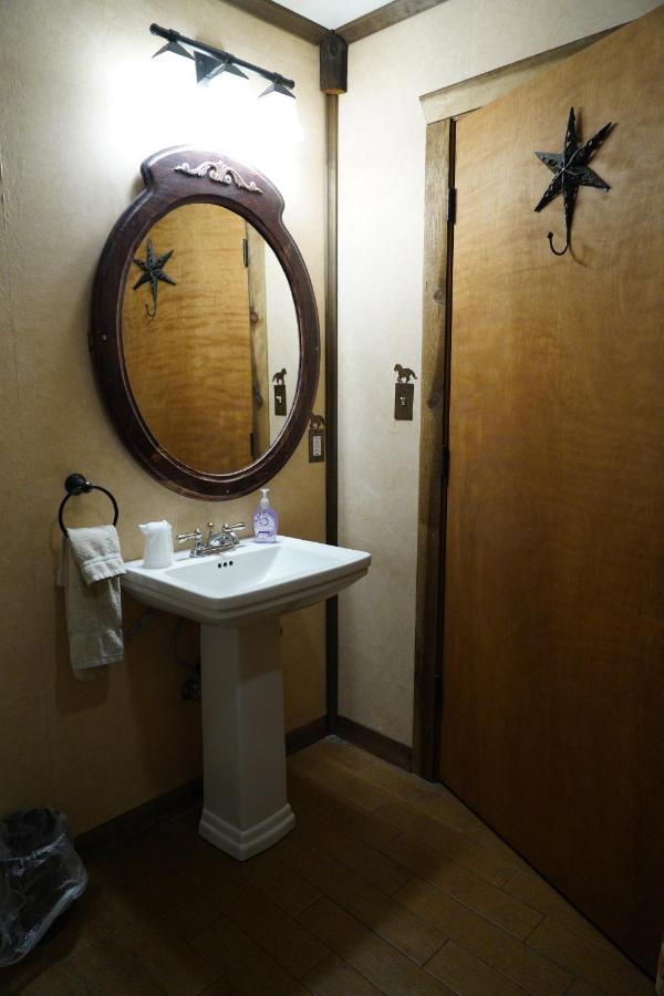 | Hillcrest Lodge