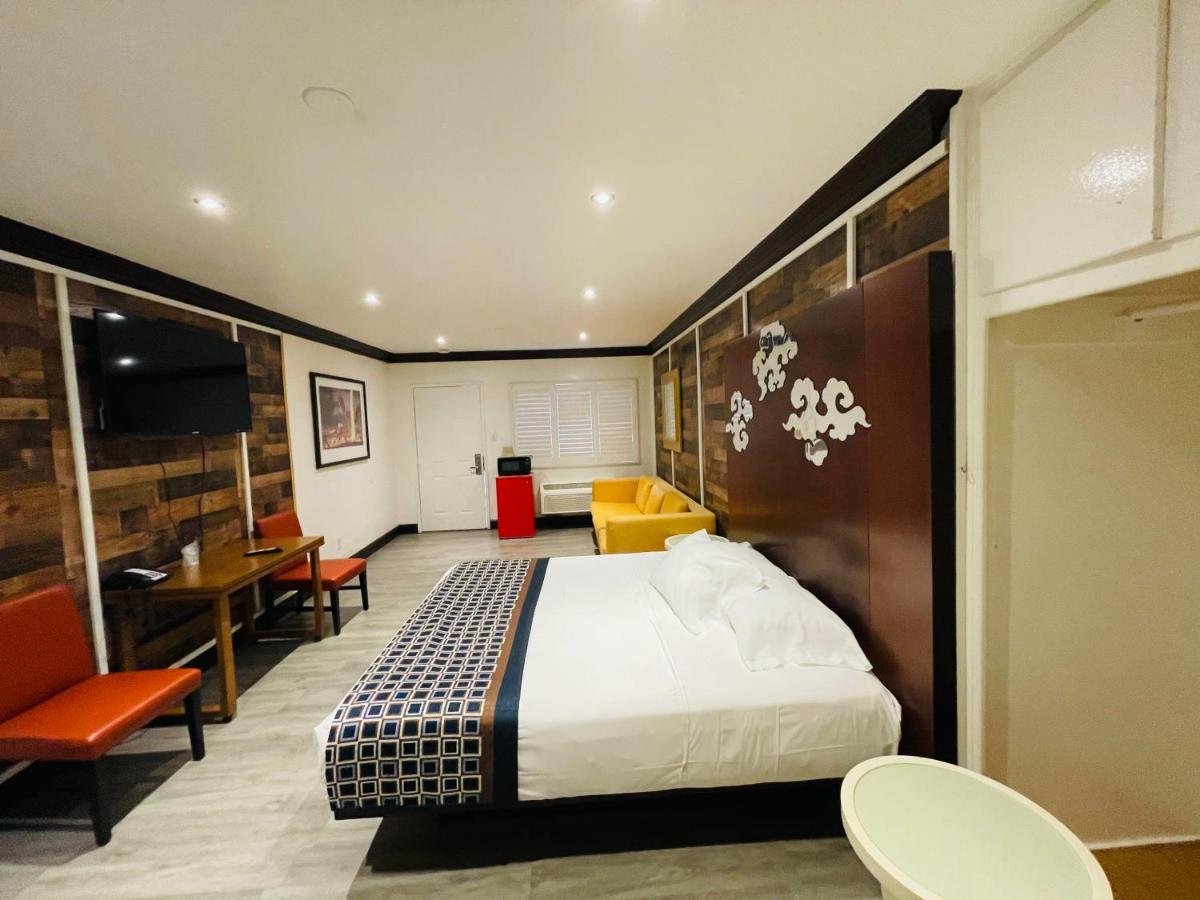 | Casa Blanca Inn & Suites Whittier