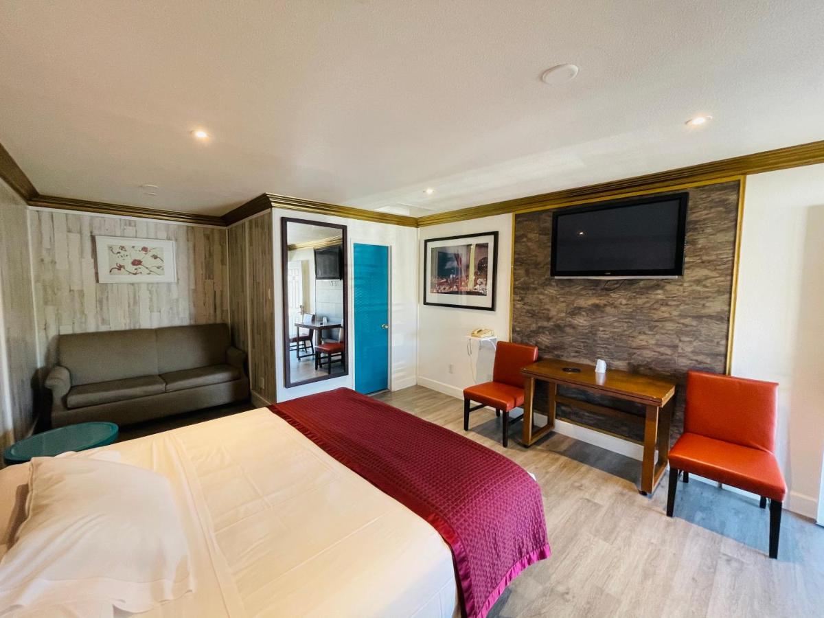 | Casa Blanca Inn & Suites Whittier