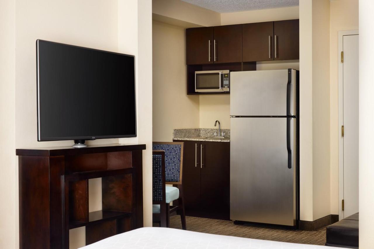 King Suite - Non-Smoking at Holiday Inn Express & Suites Alpharetta - Windward Parkway by IHG