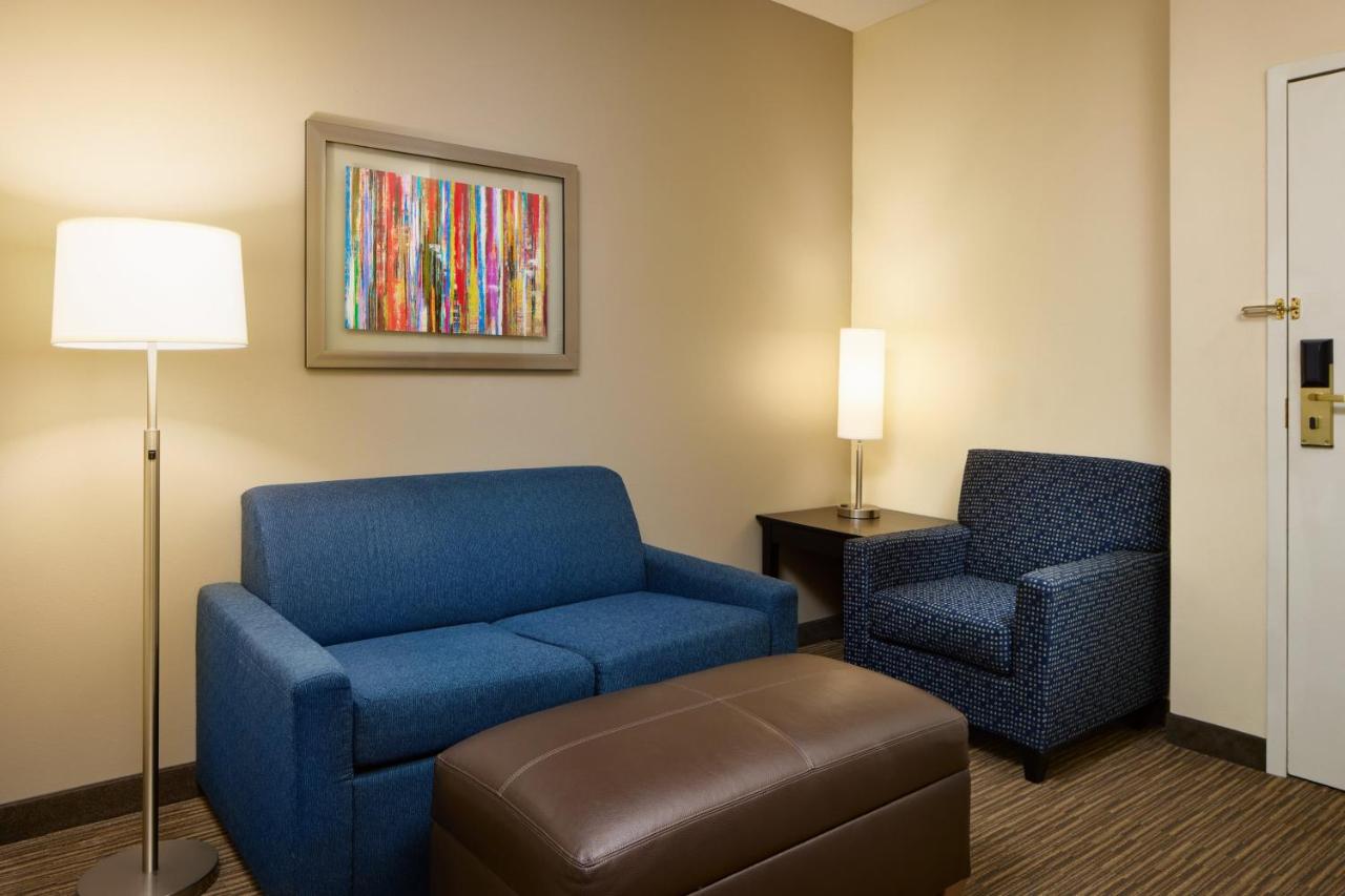Double Room with Two Double Beds - Disability Access Tub/ Non-Smoking at Holiday Inn Express & Suites Alpharetta - Windward Parkway by IHG