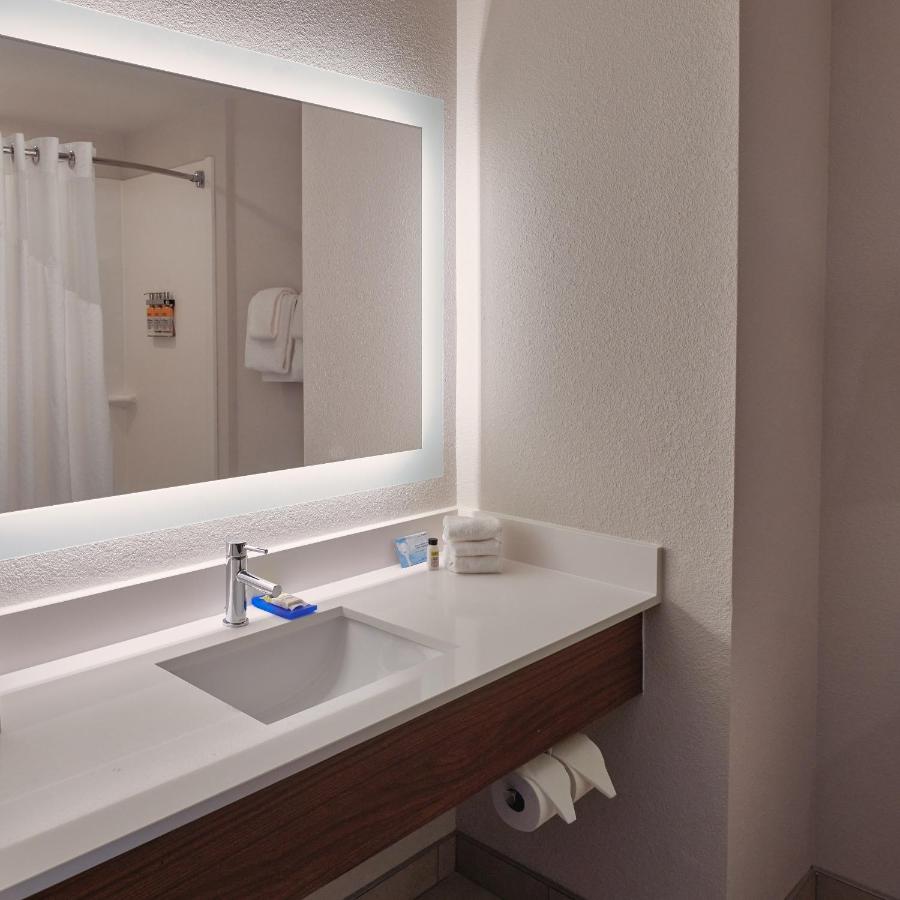 Executive Queen Suite with Two Queen Beds - Non-Smoking at Holiday Inn Express & Suites Akron Regional Airport Area by IHG