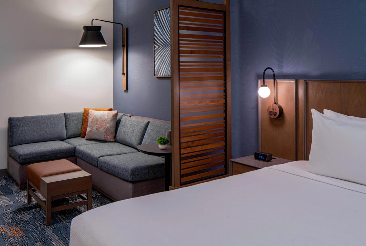 King Room - Disability Access with Tub at Hyatt Place Tampa Downtown