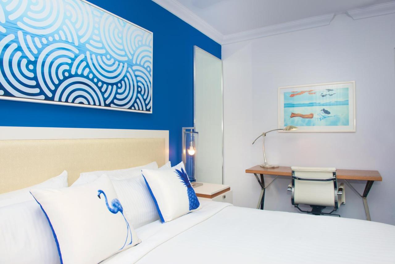 Queen Room at Blue Moon Hotel
