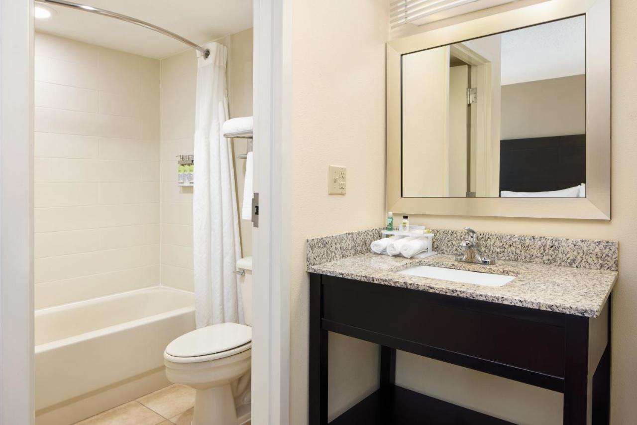 King Suite - Disability Access/Non-Smoking at Holiday Inn Express & Suites Alpharetta - Windward Parkway by IHG