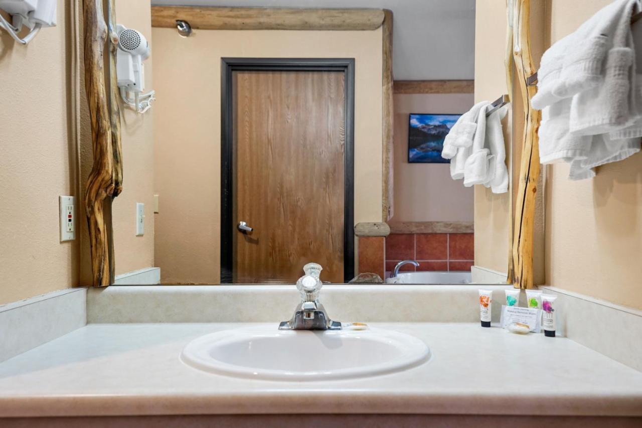 | Gold King Mountain Inn