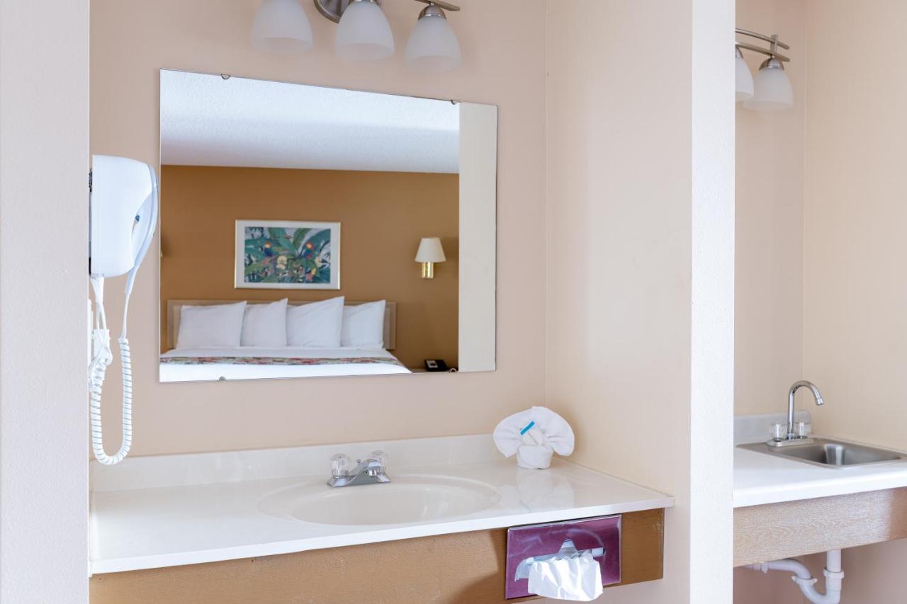 | Aloha Beach Resort