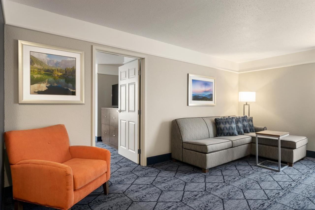 King Suite at La Quinta Inn and Suites by Wyndham at WaTiki Waterpark
