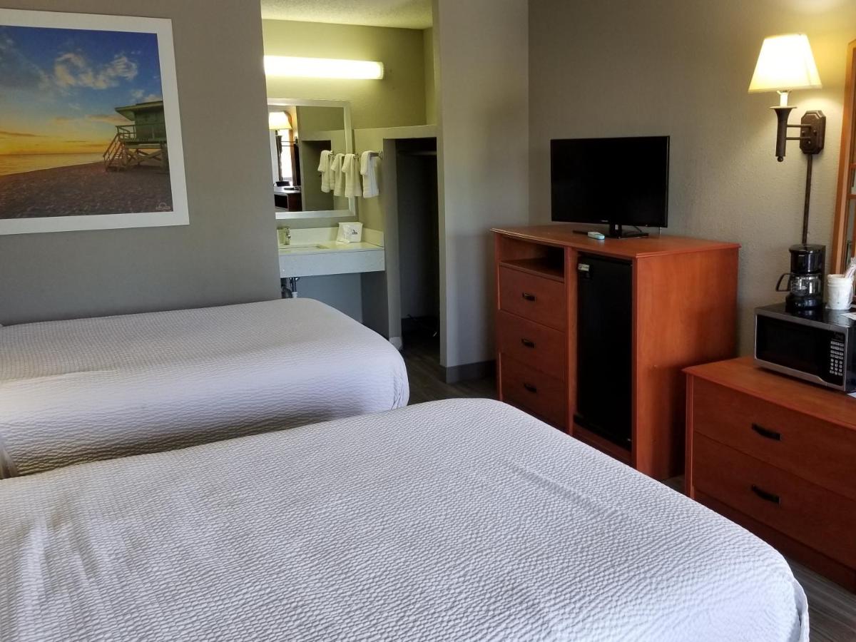 Double Room with Two Double Beds - Smoking at Days Inn by Wyndham Wilson