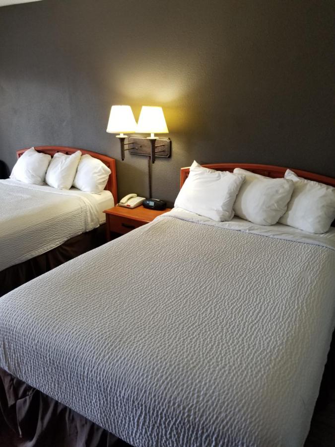Double Room with Two Double Beds - Smoking at Days Inn by Wyndham Wilson