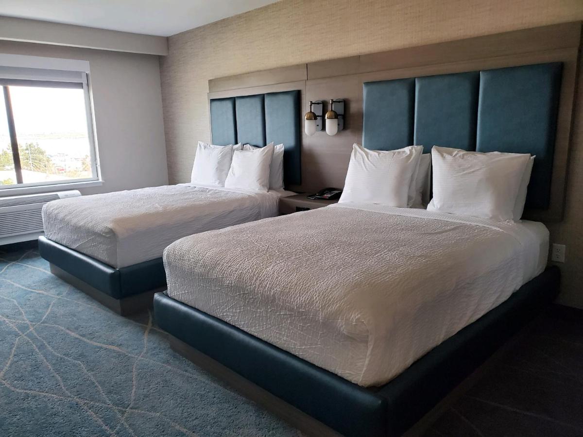 Deluxe Queen Suite at Salish Inn