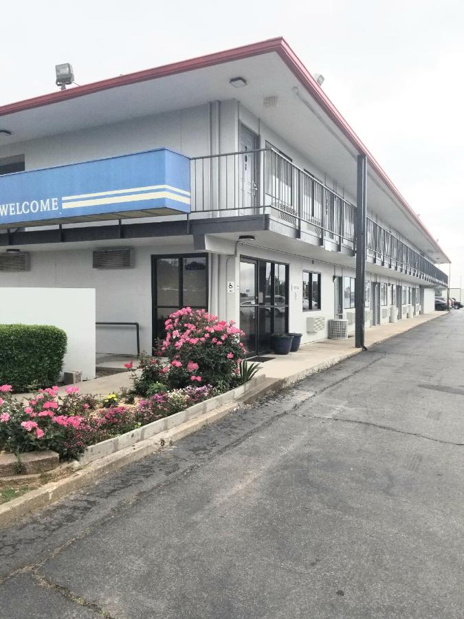 | Skyline Inn