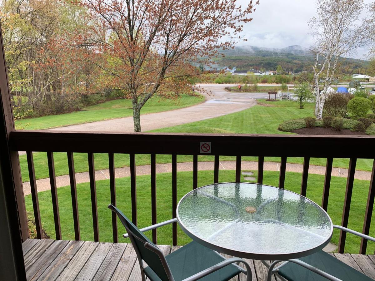 Deluxe King Suite at Fireside Inn & Suites Gilford