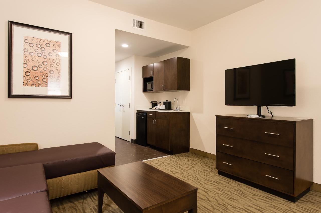 King Suite at Holiday Inn Express & Suites Aiken by IHG