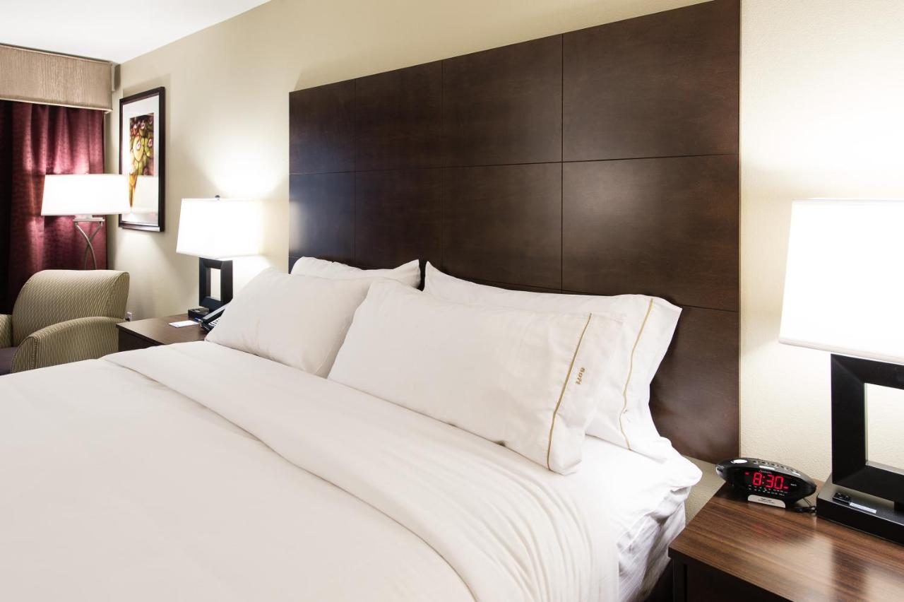 King Room - Disability Access Tub at Holiday Inn Express & Suites Aiken by IHG