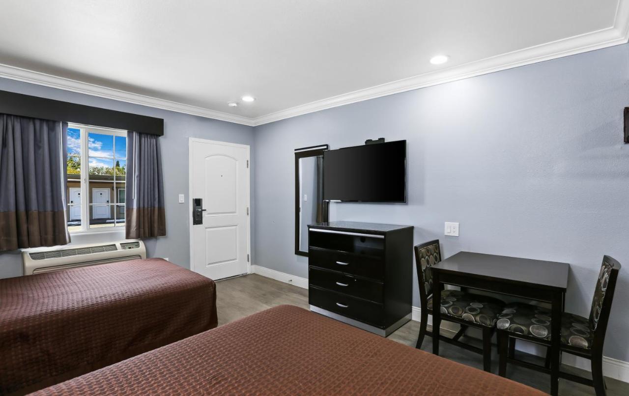 Double Room with Extra Bed at 3rd Avenue Inn