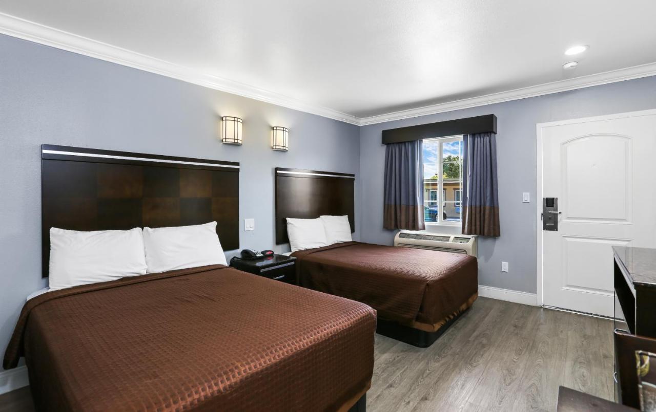 Double Room with Extra Bed at 3rd Avenue Inn