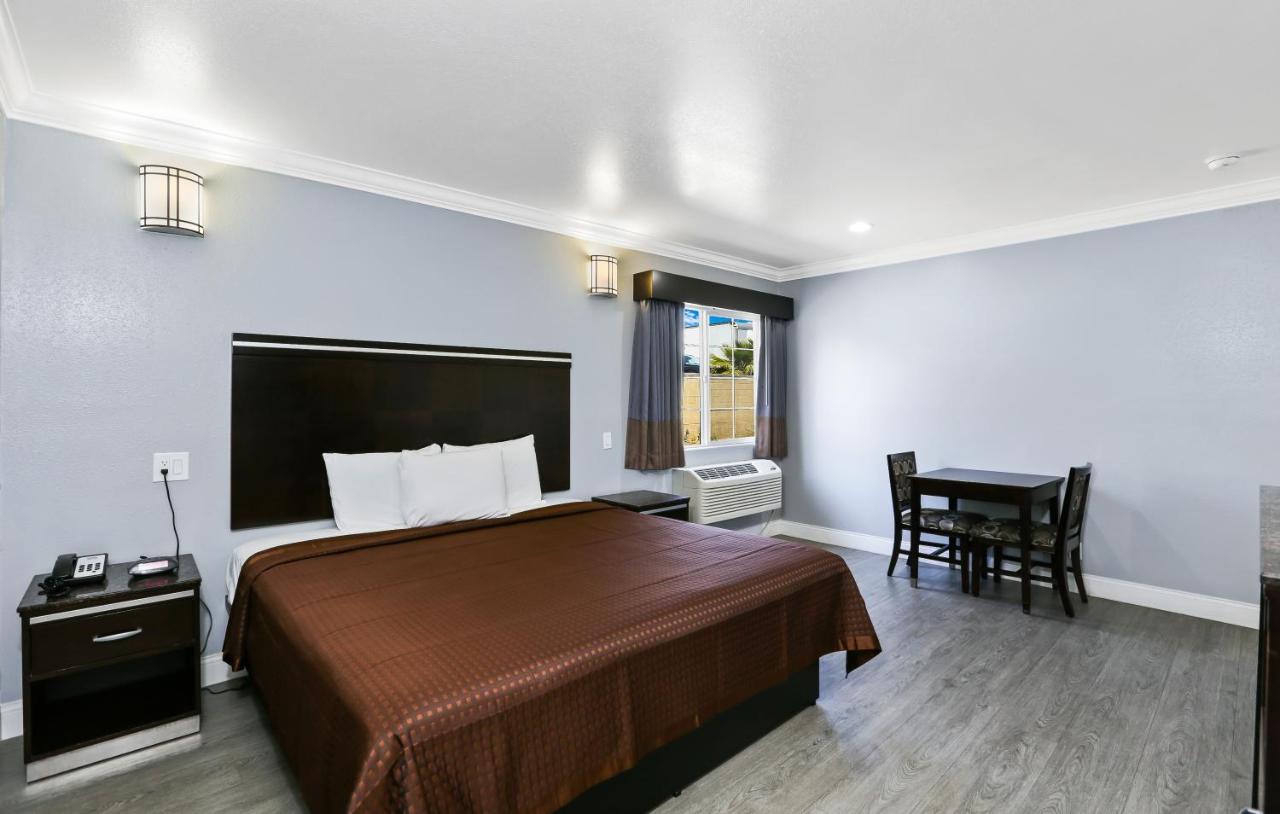 King Room with Spa Bath at 3rd Avenue Inn