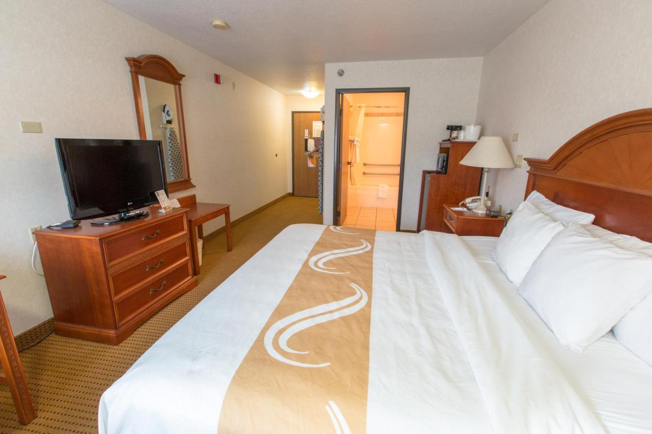 King Room with Accessible Tub - Accessible/Non-Smoking at Quality Inn & Suites University