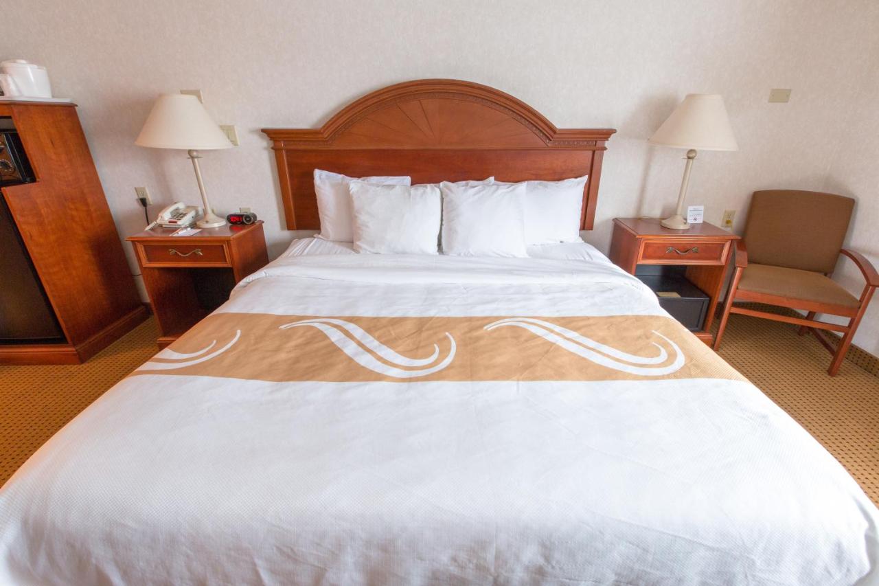 King Room with Accessible Tub - Accessible/Non-Smoking at Quality Inn & Suites University