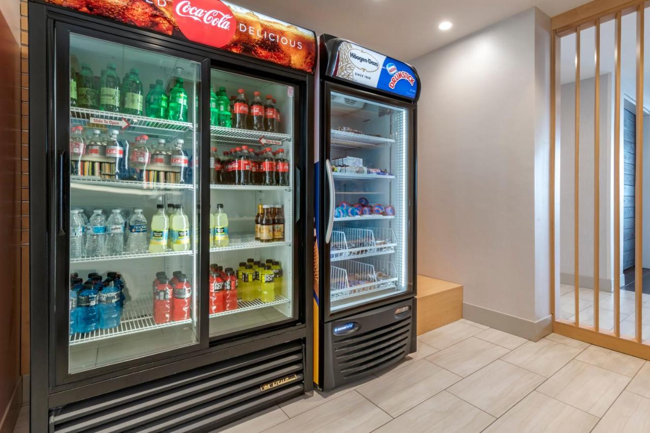 | Holiday Inn Express & Suites - Lancaster - Mount Joy, an IHG Hotel