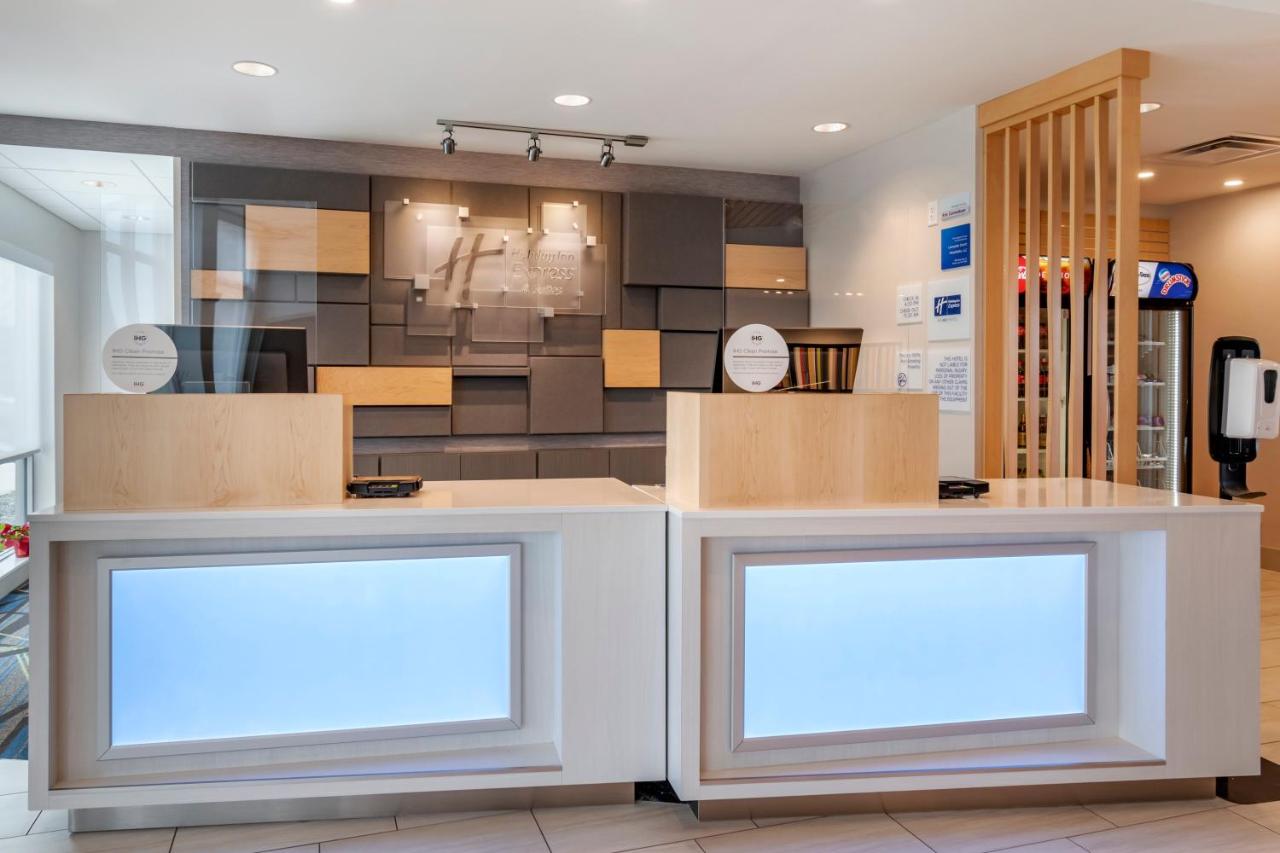 | Holiday Inn Express & Suites - Lancaster - Mount Joy, an IHG Hotel