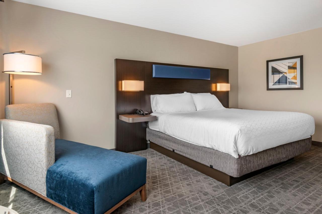 | Holiday Inn Express & Suites - Lancaster - Mount Joy, an IHG Hotel