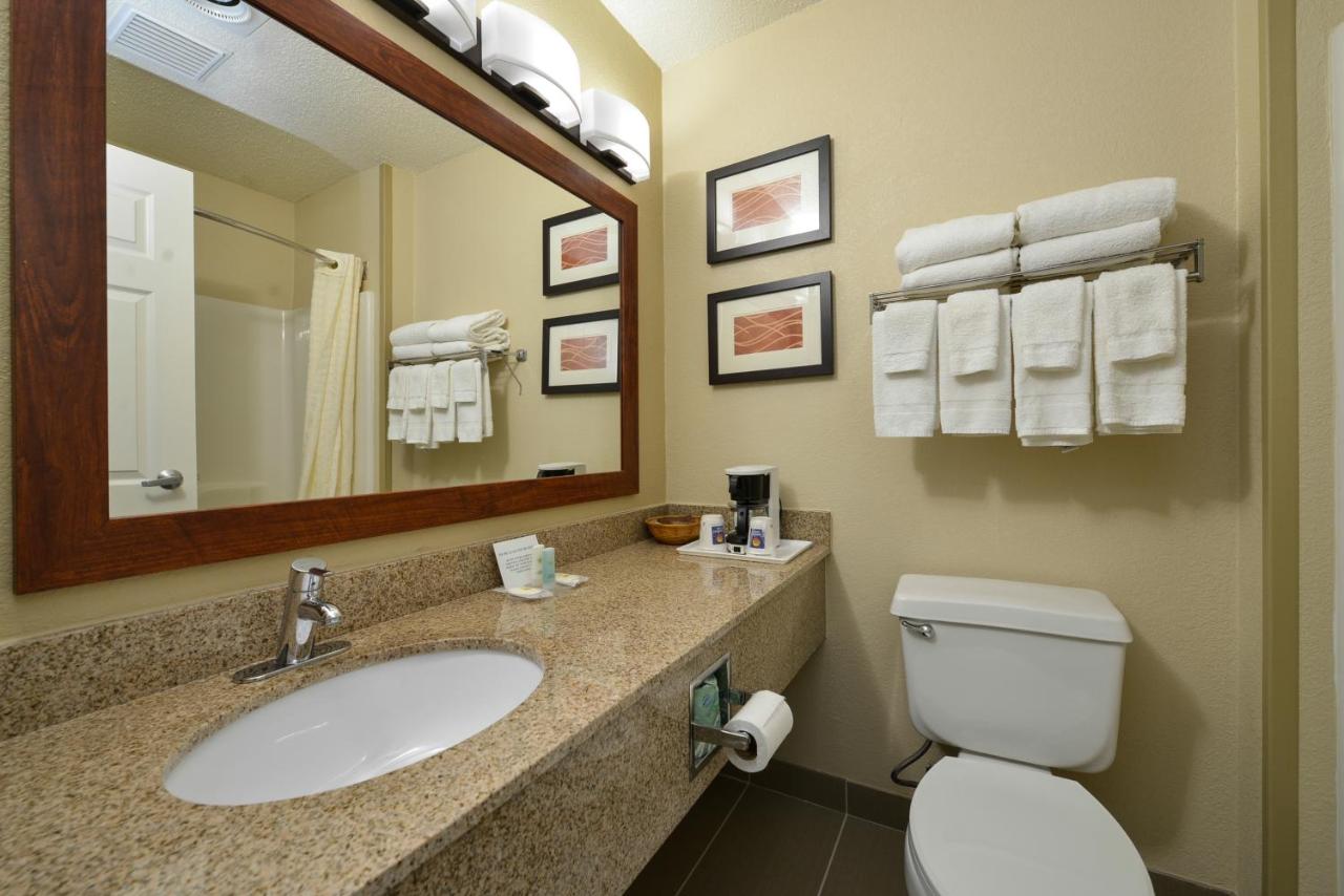 Queen Room - Non-Smoking at Comfort Inn Gurnee near Six Flags