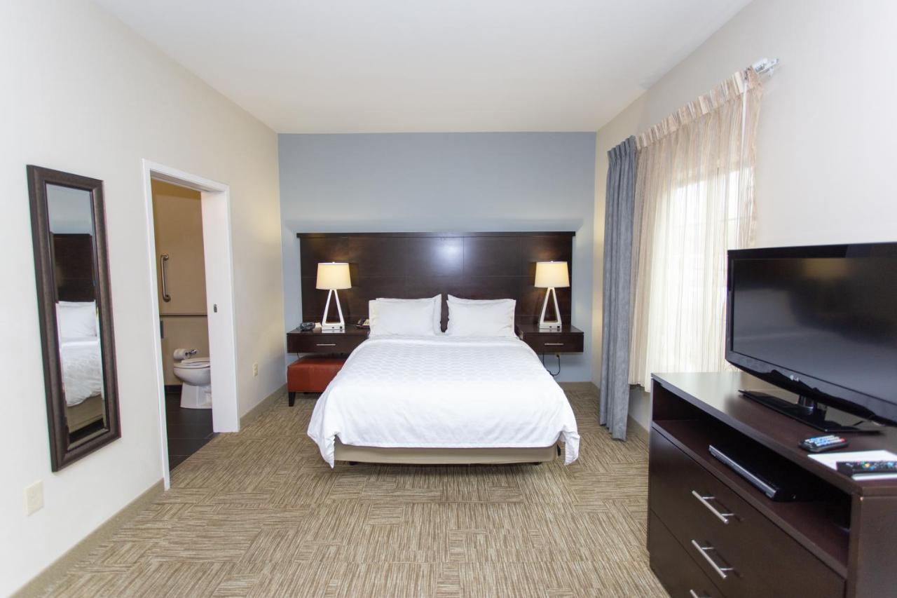 Queen Studio Suite - Disability Access with Bathtub/Non-Smoking at Staybridge Suites Bowling Green by IHG