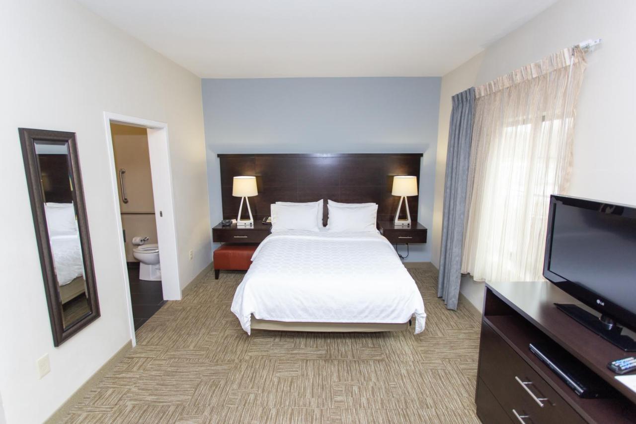 Queen Studio Suite - Disability Access with Bathtub/Non-Smoking at Staybridge Suites Bowling Green by IHG