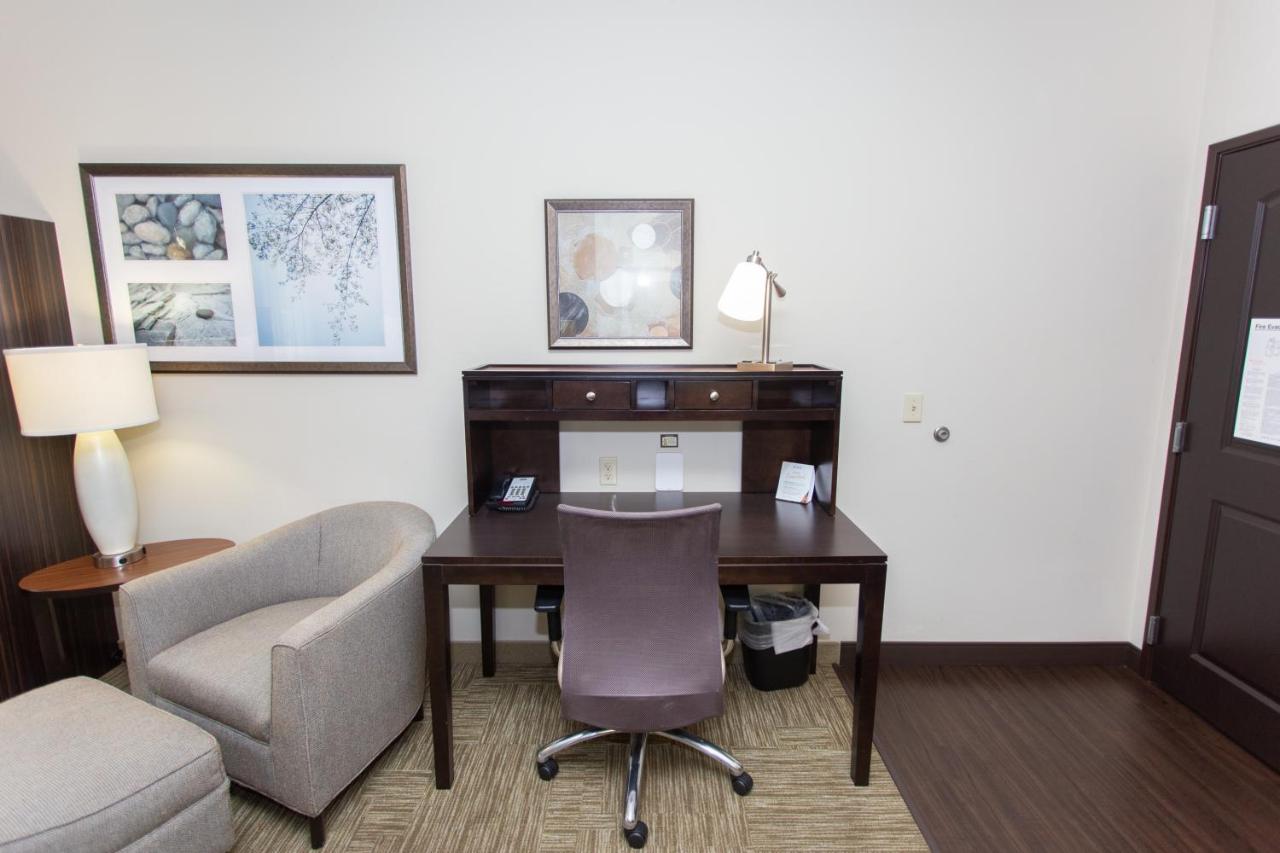 Queen Studio Suite - Disability Access with Bathtub/Non-Smoking at Staybridge Suites Bowling Green by IHG