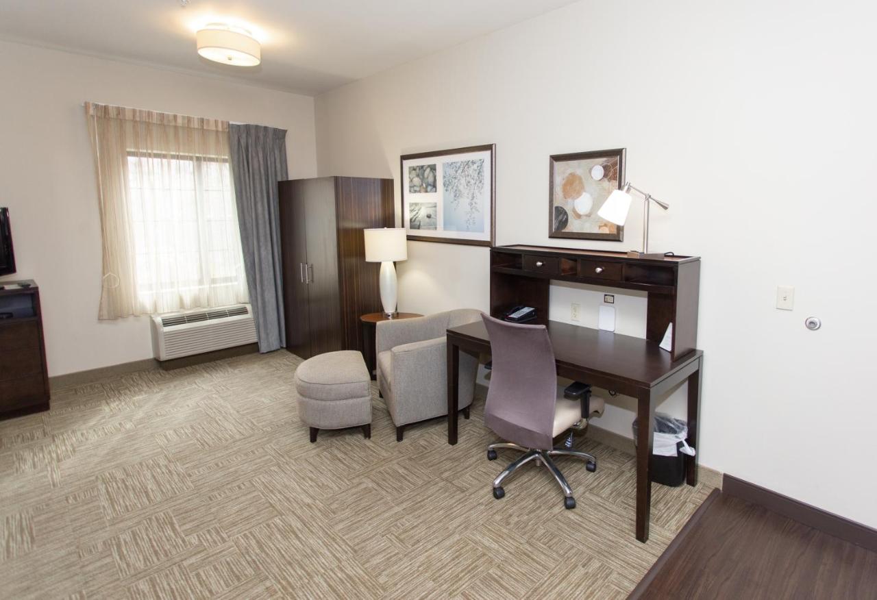 Queen Studio Suite - Disability Access with Bathtub/Non-Smoking at Staybridge Suites Bowling Green by IHG