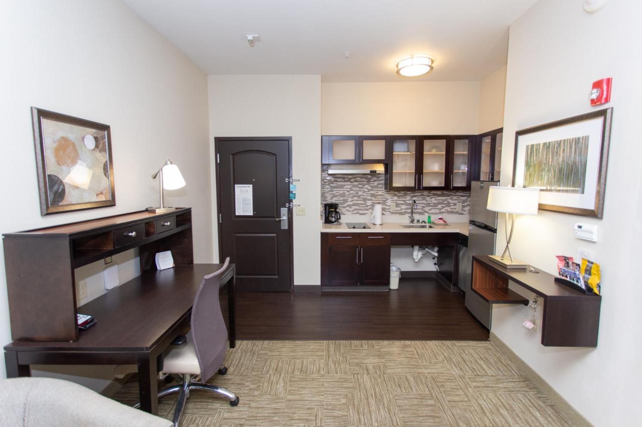 Queen Studio Suite - Disability Access with Bathtub/Non-Smoking at Staybridge Suites Bowling Green by IHG