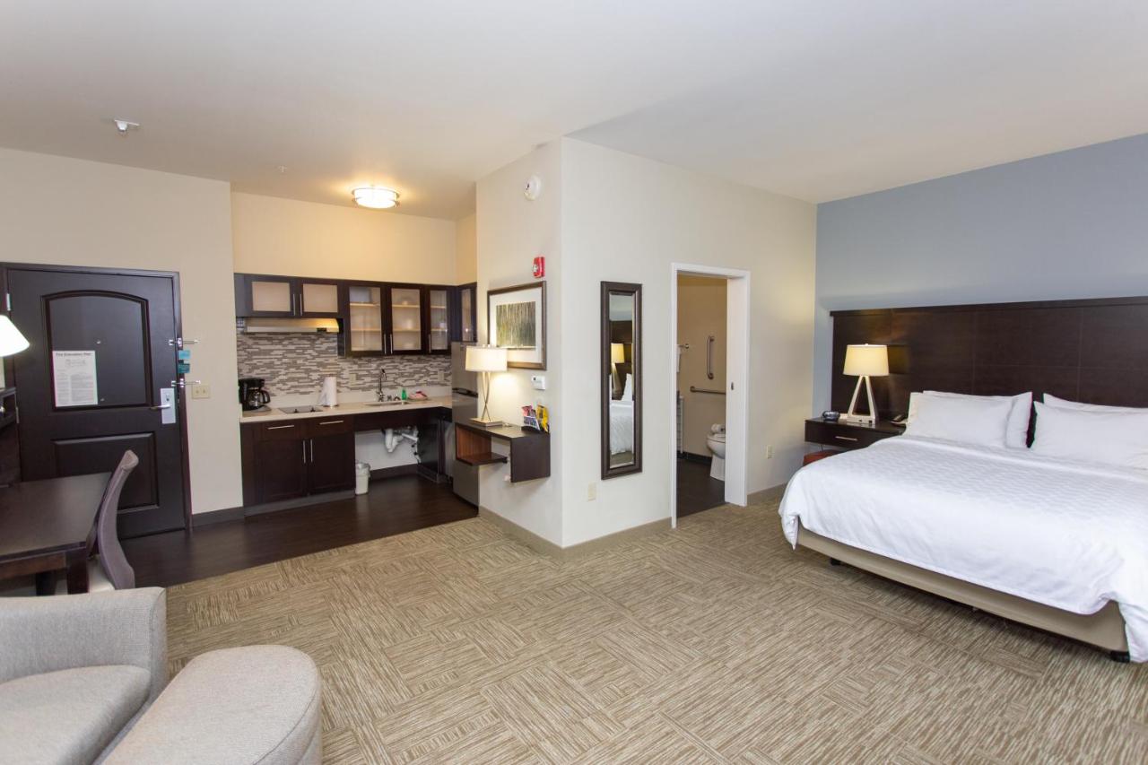 Queen Studio Suite - Disability Access with Bathtub/Non-Smoking at Staybridge Suites Bowling Green by IHG