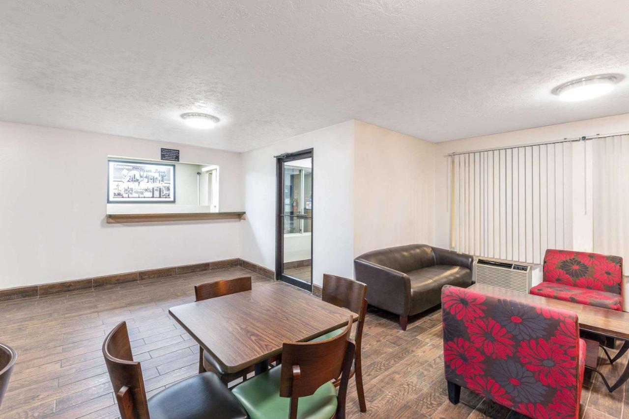 | Super 8 by Wyndham North Sioux City
