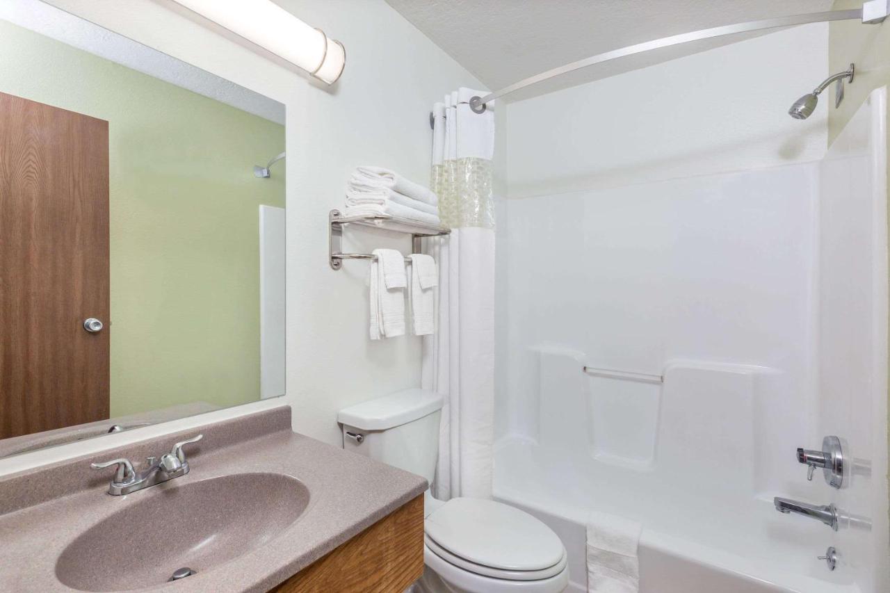 | Super 8 by Wyndham North Sioux City