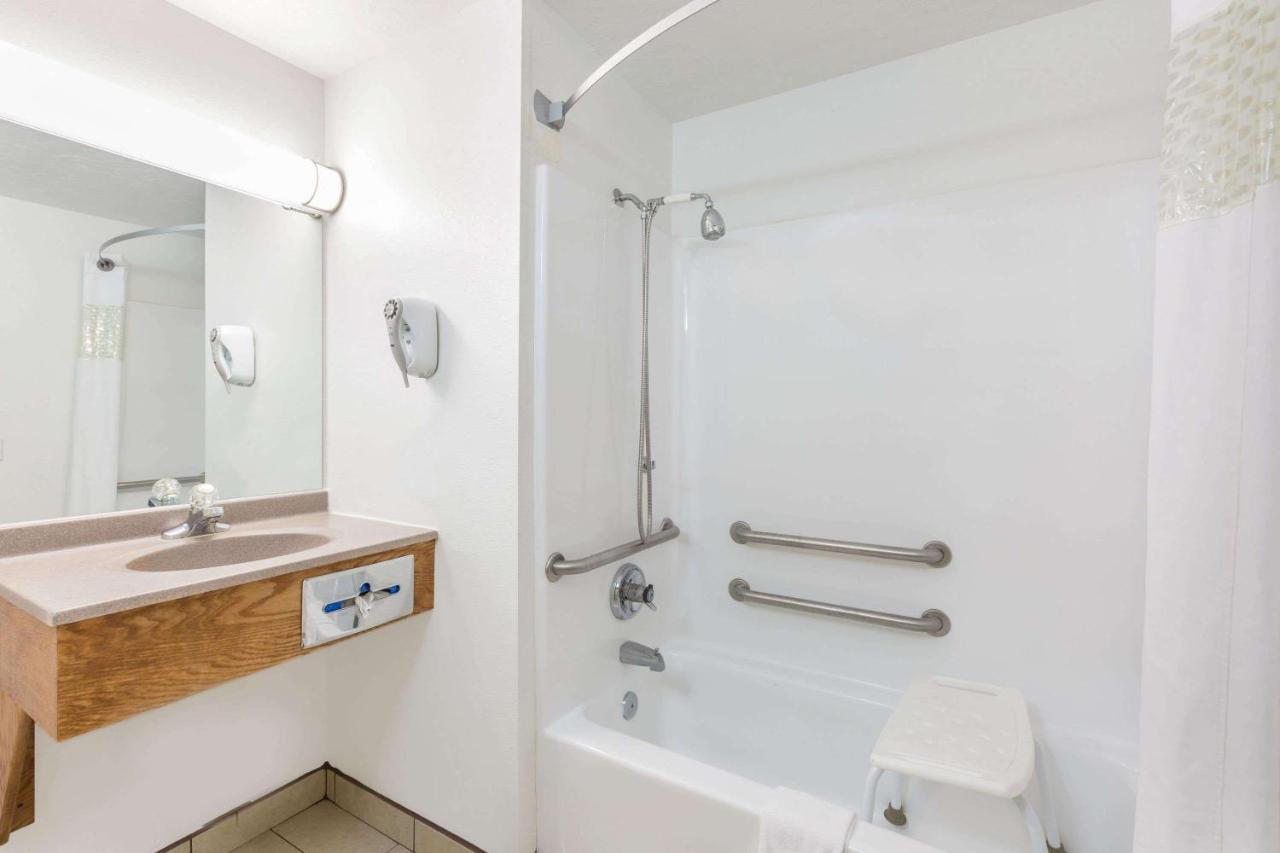 | Super 8 by Wyndham North Sioux City