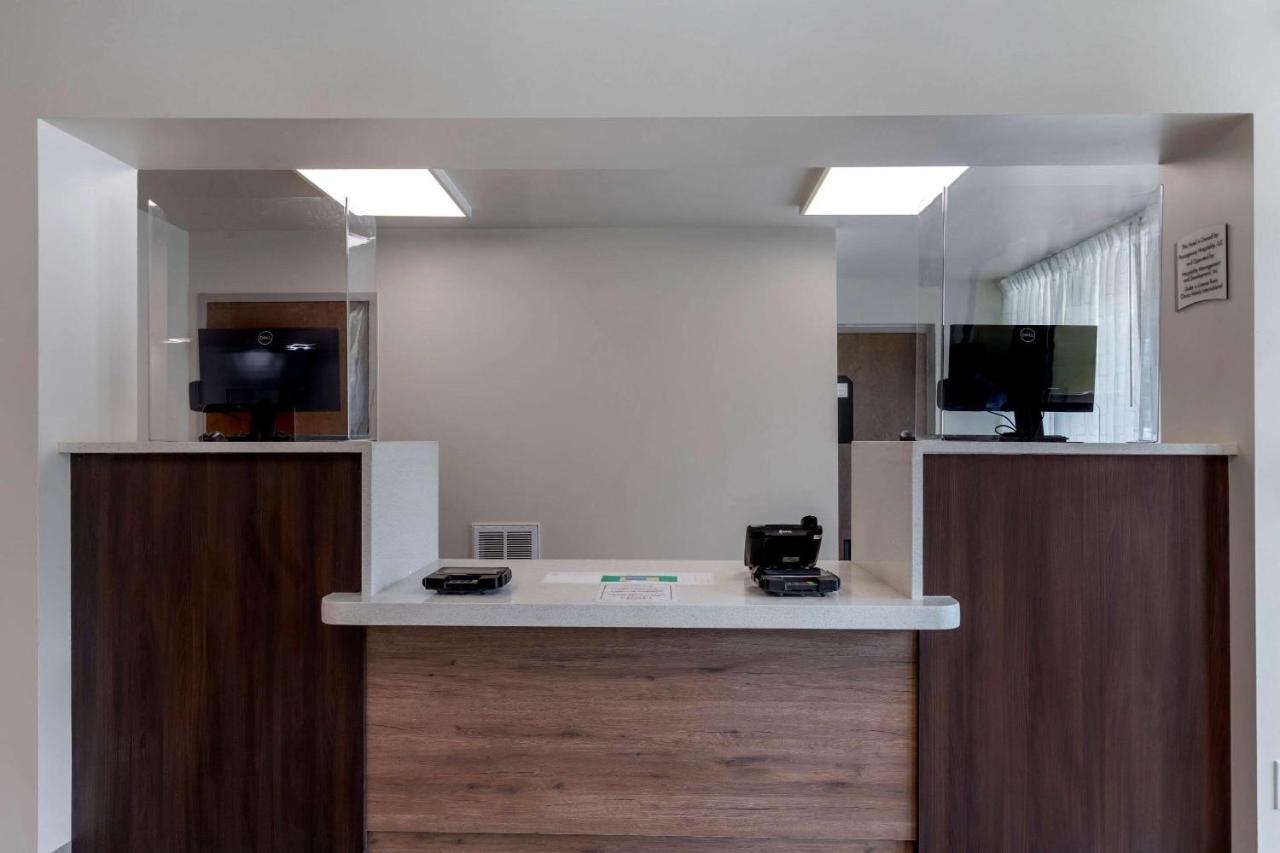 | Quality Inn Saint Petersburg North-Tampa Bay