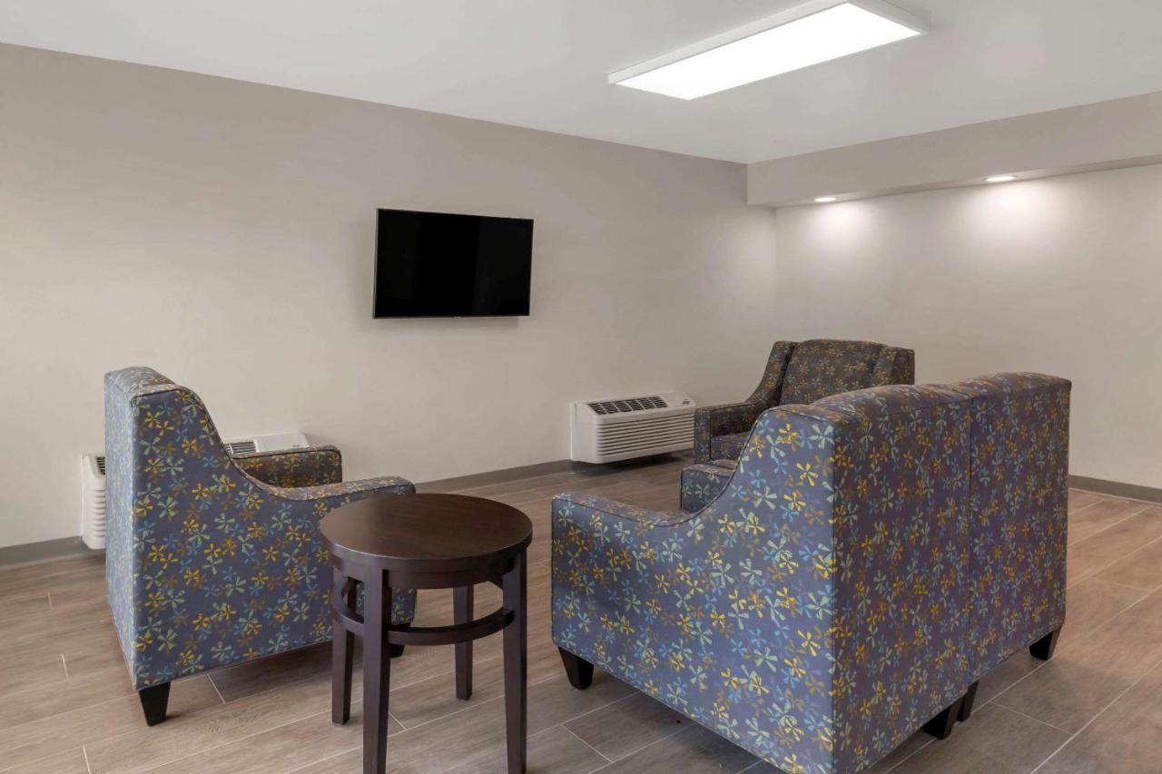 | Quality Inn Saint Petersburg North-Tampa Bay